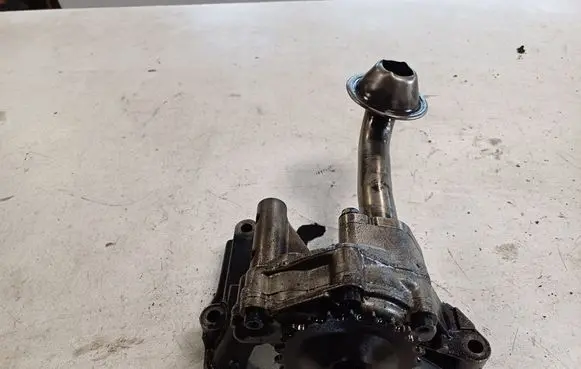 Volkswagen Caddy Oil pump 