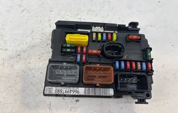 Peugeot 207 Fuse module 9664997880