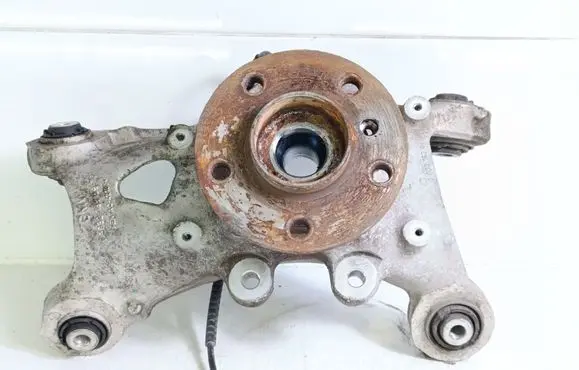 Rear wheel hub spindle/knuckle
