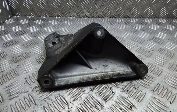 BMW 7 E65 E66 Engine mounting bracket 6770005 22116770005