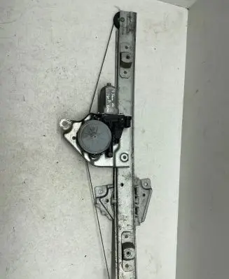 Suzuki Grand Vitara II Front door window regulator motor 8343065J00 2621003520