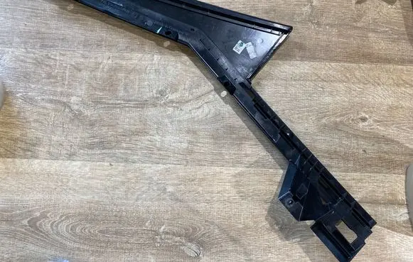 Porsche Macan (95B) Rear door window/glass frame 95B853590B