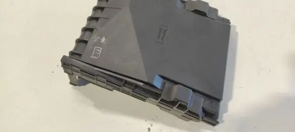 Volkswagen Golf Plus Fuse box cover 1K0937132F 017180061 014189871