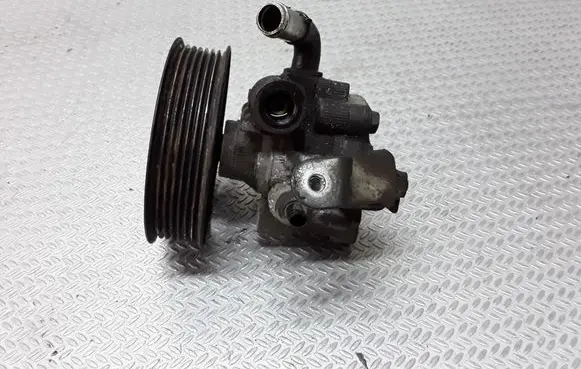 Toyota Avensis T250 Power steering pump