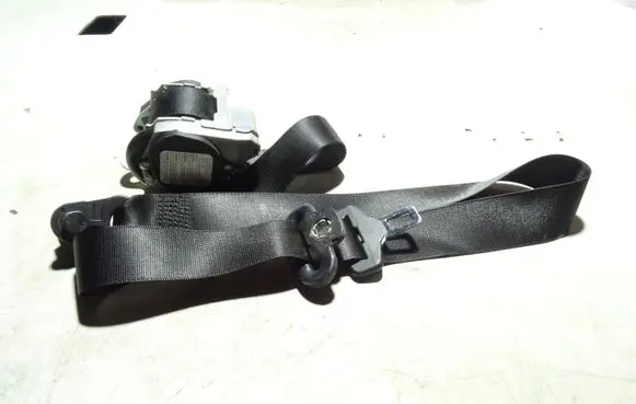 Mercedes-Benz B W245 Front seatbelt 1698603485