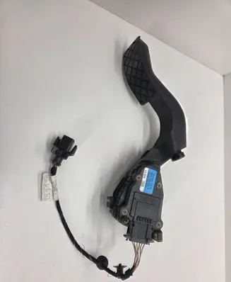 Audi A6 S6 C5 4B Accelerator throttle pedal 8D1723523G