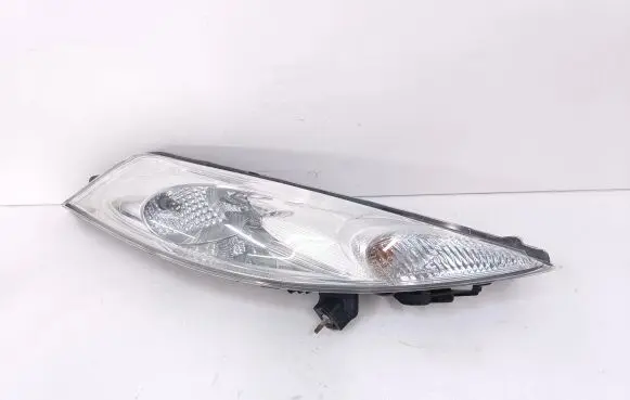 Nissan Juke I F15 Headlight/headlamp