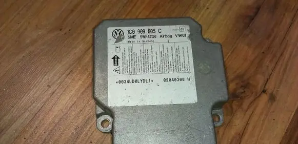 Volkswagen PASSAT B5 Airbag control unit/module 1C0909605C 5WK43130