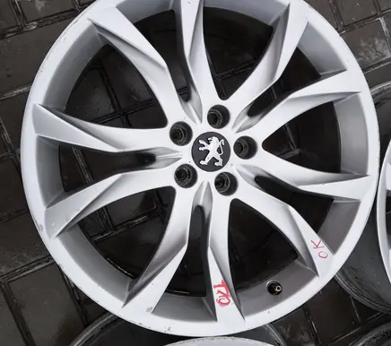 Peugeot RCZ R19 alloy rim 9673495677