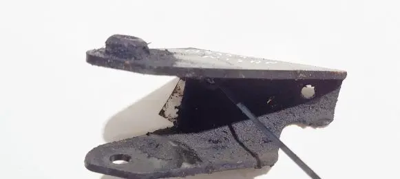 Nissan Almera N16 Engine mounting bracket