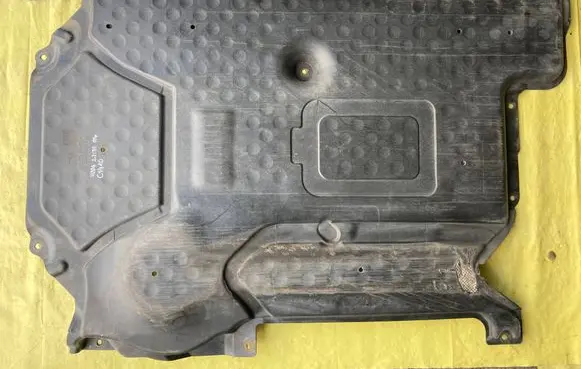 Mercedes-Benz C AMG W204 Engine splash shield/under tray A2045203323