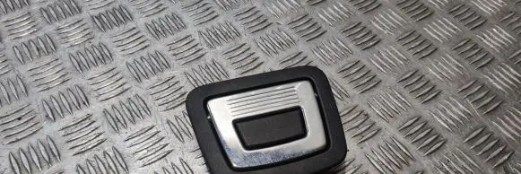Mercedes-Benz C W204 Other trunk/boot trim element A2046800184