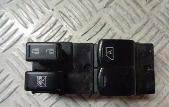Nissan Note (E12) Electric window control switch
