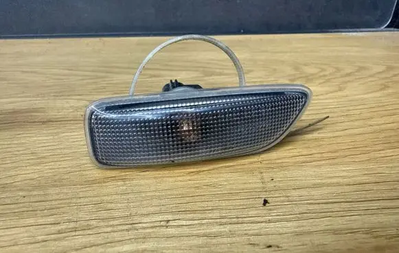 Volvo V70 Front fender indicator light 149144