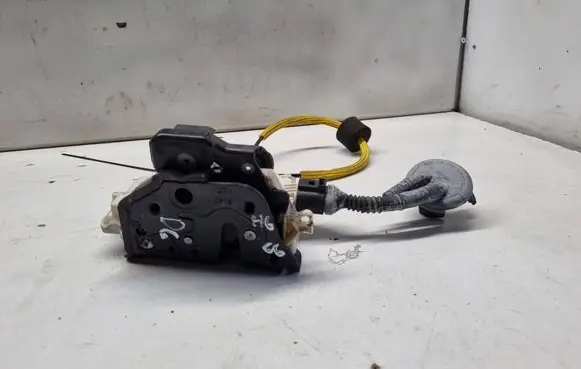 Audi A6 S6 C6 4F Rear door lock 4F0839016
