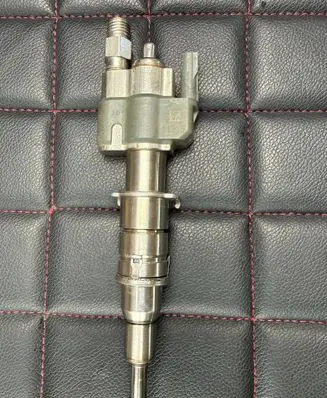 BMW 3 E90 E91 Fuel injector 7589048 758904811 10181010