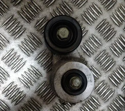 KIA Sportage Generator/alternator belt tensioner 252812F001