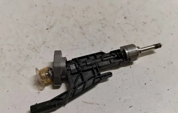 BMW X1 F48 F49 Fuel injector 8656548