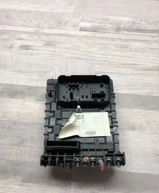 Volkswagen Touran II Fuse box set 26304342 340005075762