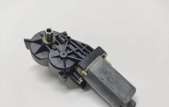 Mercedes-Benz E W211 Seat adjustment motor 0390203210 820591144