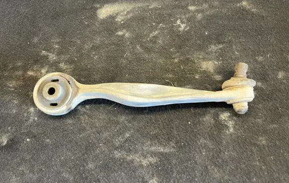 Volkswagen PASSAT B5.5 Front lower control arm/wishbone