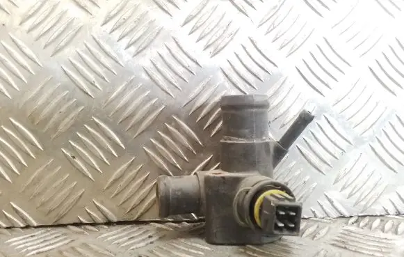 Volkswagen PASSAT B4 Engine coolant pipe/hose 028121132A