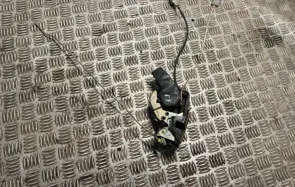 Toyota Land Cruiser (HDJ90) Front door lock 