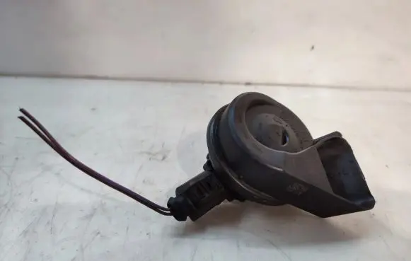 Volkswagen Touareg II Horn signal 70388