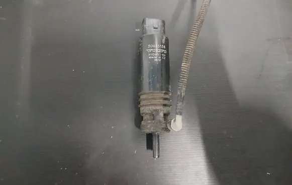 Volvo S80 Windscreen/windshield washer pump 30655138 3112641
