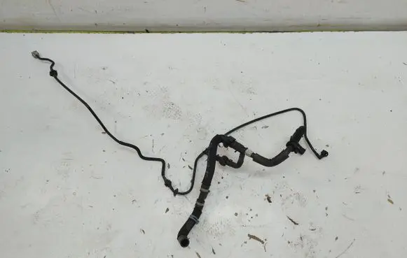 Engine coolant pipe/hose