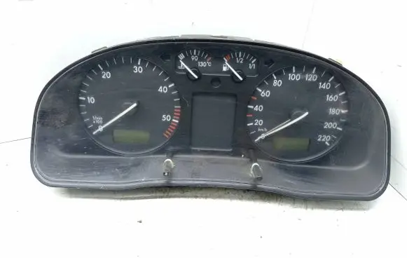 Volkswagen PASSAT B5 Speedometer (instrument cluster) 3B0919880D