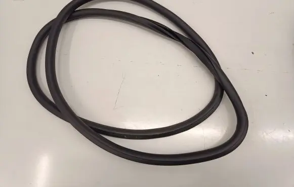 Mercedes-Benz C W206 Front door rubber seal