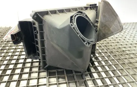 Audi A4 S4 B6 8E 8H Air filter box 06B133837P