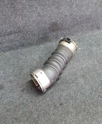 BMW 5 G30 G31 Intercooler hose/pipe 8571024