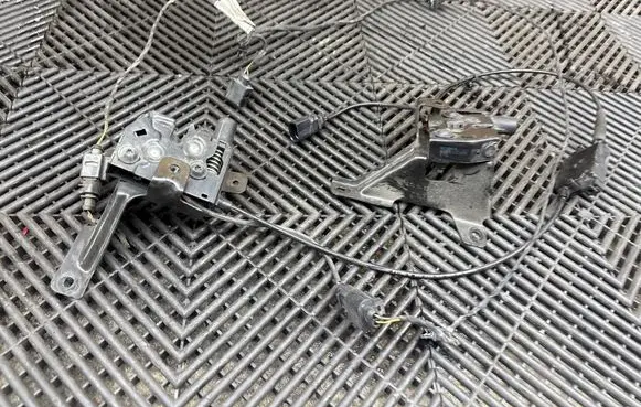 Audi A8 S8 D4 4H Engine bonnet/hood lock/catch 4H0823509C 1733