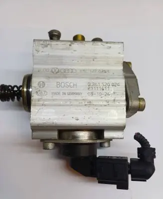 Volkswagen Touran I Fuel injection high pressure pump 03C127025L 0261520024