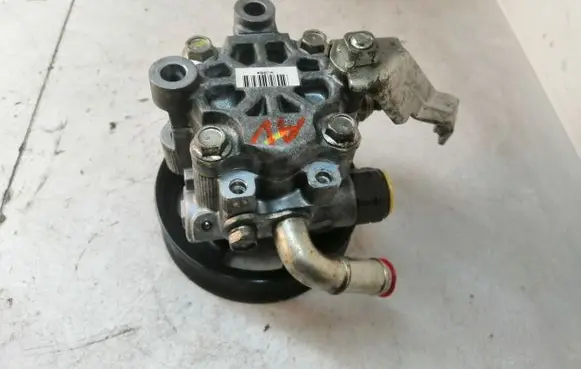 Toyota Avensis T250 Power steering pump 32100