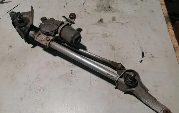 Subaru Outback Front wiper linkage and motor