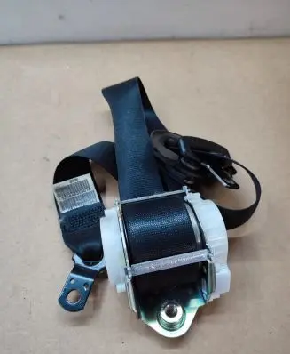 BMW X3 E83 Front seatbelt 33033302