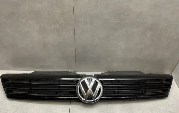 Volkswagen Jetta VI Front bumper upper radiator grill 5C6853653