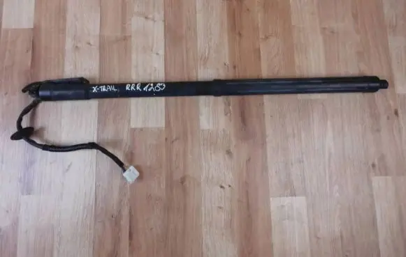 Nissan X-Trail T32 Tailgate strut 905614CL2A
