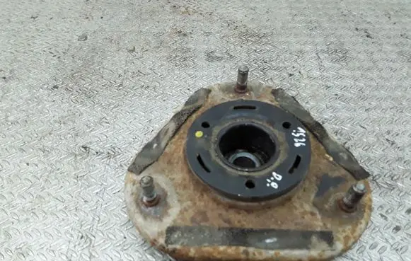 Toyota Avensis T250 Front upper strut mount 
