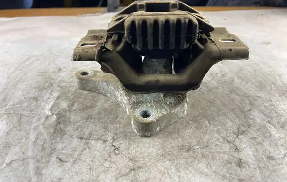 Ford Fusion Engine mount bracket 2S617M121
