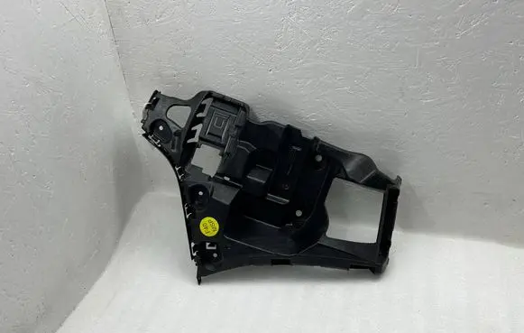 BMW 1 F40 Rear bumper mounting bracket 8072575