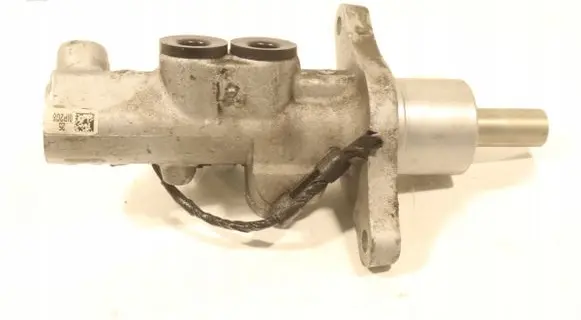 Skoda Superb B6 (3T) Master brake cylinder 25OI52G8