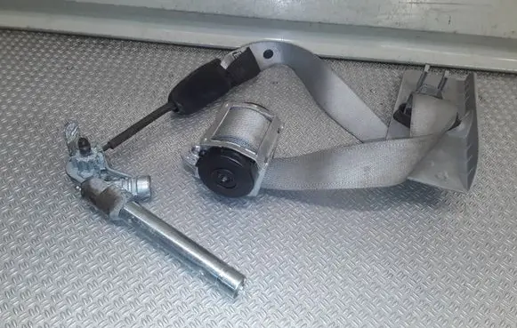 Opel Corsa D Front seatbelt 13262563