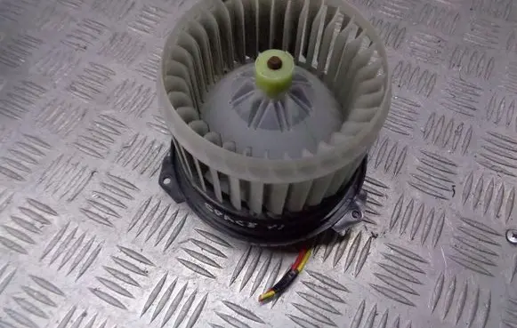 Mitsubishi Space Star Front door blower motor 