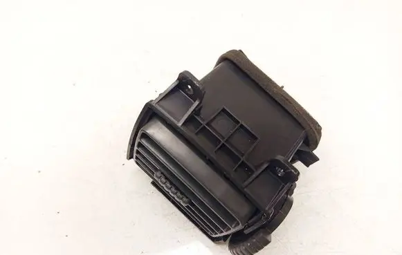Nissan X-Trail T30 Dash center air vent grill 68760EQ000