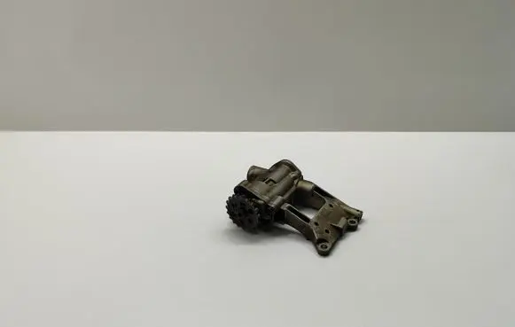 BMW 5 E60 E61 Oil pump 7789838 8706651032 870665
