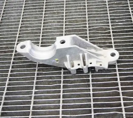 BMW 7 G11 G12 Sway bar bush bracket, front 6884013